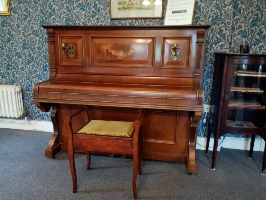 Image of a piano.