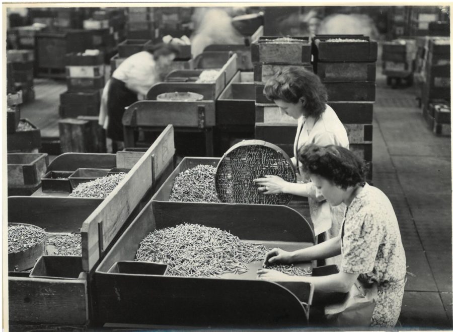 Women working at GKN, 1946