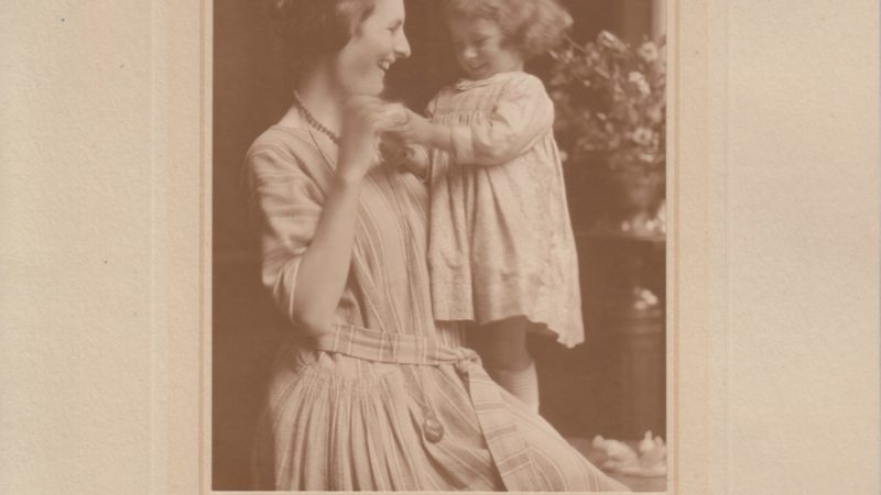 Evelyn and Peg by Clara Cooper, 1922